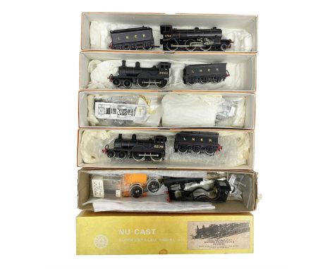 Nu-Cast '00' gauge - five white metal locomotive model kits; three constructed (two x 4-4-0 and one x 2-6-0), one partially b