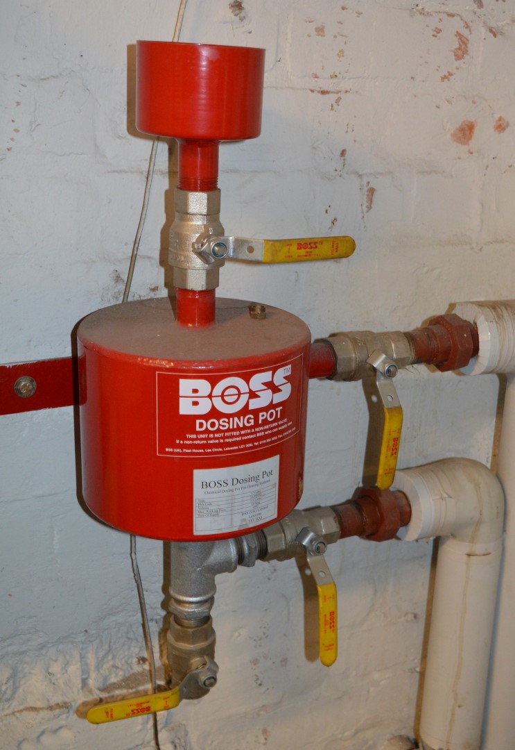 1 x Boss Chemical Dosing Pot For Heating Systems 3.5 Litre Designed