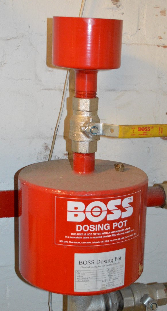1 x Boss Chemical Dosing Pot For Heating Systems 3.5 Litre Designed