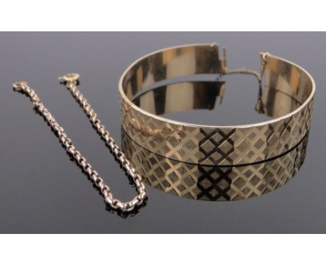A 9ct gold engraved bangle 20g.