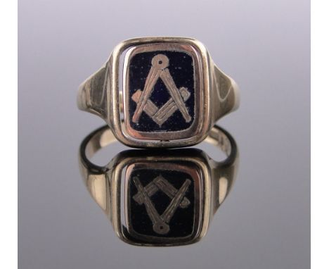 A 9ct gold and enamel Masonic signet ring,with swivel panel, panel height 14mm, size S, 5.5g.