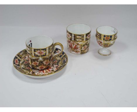 Royal Crown Derby Imari 2451, to include two tea cups, one saucer and an egg cup. (4)