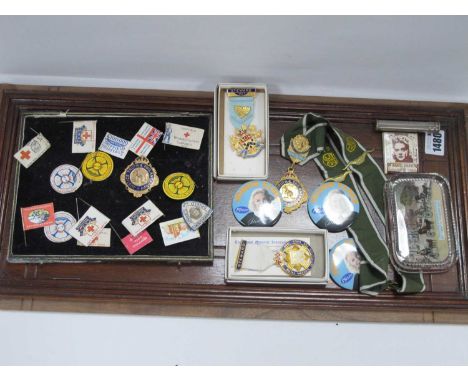 Sixteen WWI Sheffield Hospital Fund War Effort Pin Badges, two boxed Masonic Institute for Boys and Girls, 1960's Stewards ba