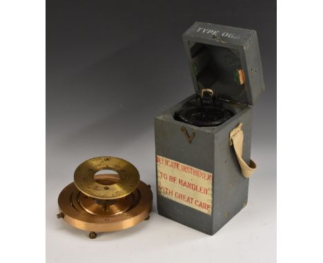 A World War Two British military Type 06A compass, of typical hand-held for bearing form, No. 510515 H, 6A/1248, 5cm register