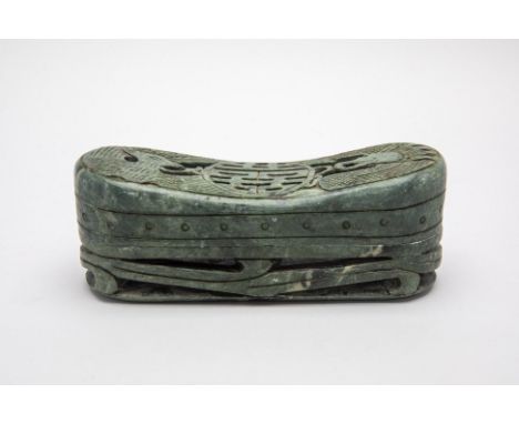 A CARVED HARDSTONE/JADE HEADREST OR BOX
The lid decorated and pierced with symbols for longevity, flanked by auspicious image