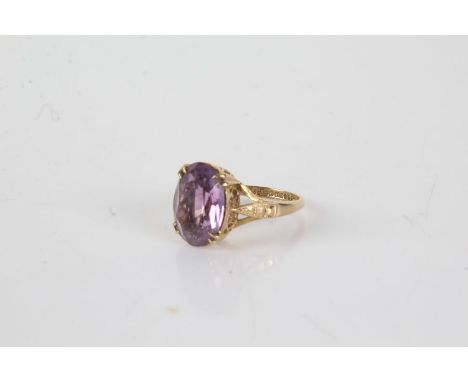 9 carat gold and amethyst set ring, ring size N, 3.6g