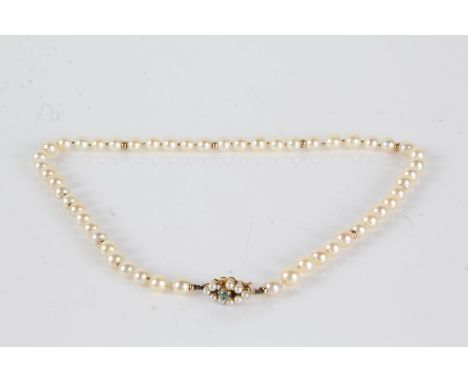 Simulated pearl necklaces with a Yellow metal clasp&nbsp;