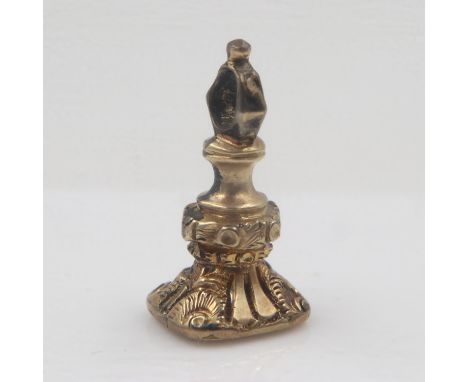 Antique unmarked yellow metal and bloodstone fob seal, butterfly engraved to base, 1.1g. UK P&amp;P Group 0 (£6+VAT for the f