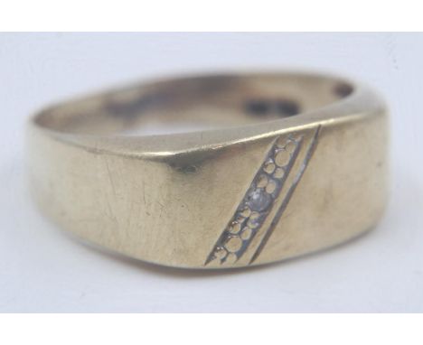 9ct gold diamond-set signet ring, size U, 2.8g. UK P&amp;P Group 0 (£6+VAT for the first lot and £1+VAT for subsequent lots)