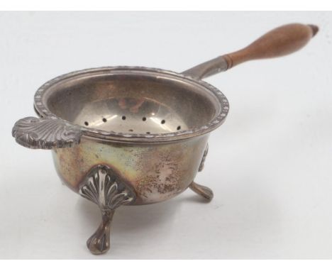 Hallmarked silver tea strainer with turned walnut handle, with associated bowl rest, overall 99g. UK P&amp;P Group 1 (£16+VAT