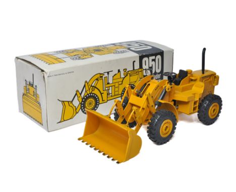 Gescha (Conrad) Diecast Model Construction issue comprising CAT 950 Wheel Loader. Looks to be good to very good, in original 