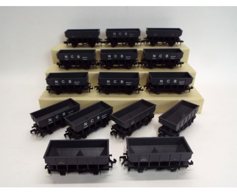 Fifteen Wrenn 00 gauge hopper wagons 