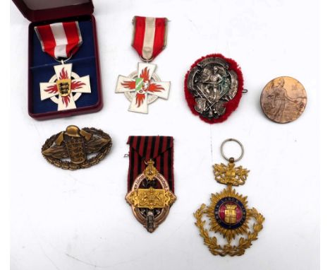 Konvolut von 7 Orden / Auszeichnungen, tlw. emailliert, u.a. Medaille "6ter Führer- undÄrzteversammlung Hamburg 1902", XIV. D