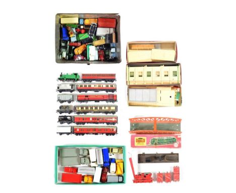 Hornby Dublo 2-Rail 2232 CO-CO Diesel-Electric Locomotive (G box G-F) 5085 Suburban Station and 5005 Engine Shed kits (conten