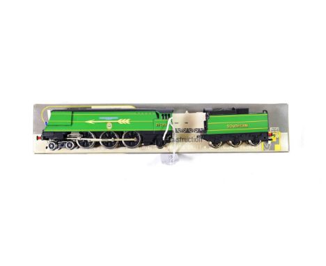 Wrenn W2265A Fighter Pilot Southern 21C155 malachite green with golden arrow headboard, Packer No.1, Ref No 04245 (E box G)