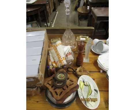 SUNDRY ITEMS INCLUDING A CUT GLASS DECANTER STOPPER, MODERN CARRIAGE CLOCK, ONE OTHER CARRIAGE CLOCK, ITALIAN MAJOLICA DISH E