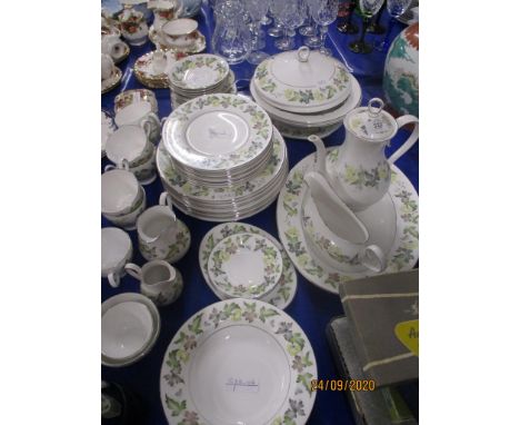 GROUP OF RIDGWAY DINNER WARES AND TEA SET IN THE MOSELLE PATTERN, COMPRISING NINE LARGE DINNER PLATES, SMALLER PLATES, SERVIN