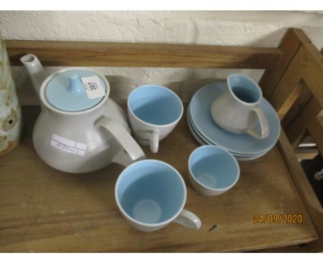 POOLE POTTERY TEA SET COMPRISING TEA POT, MILK JUG, SUGAR BOWL AND TWO CUPS AND SAUCERS IN A BLUE/GREY DESIGN