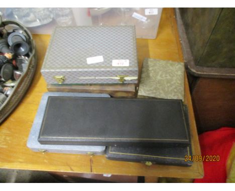 BOX OF PLATED WARES INCLUDING FISH SERVER AND FORK, DESSERT SPOONS ETC