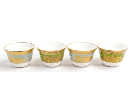 De Lamerie Fine Bone China heavily gilded Tea Bowls, specially made high end quality item, Made in England, height 4.5cm (4) 