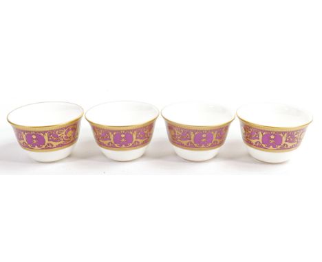De Lamerie Fine Bone China heavily gilded Tea Bowls, specially made high end quality item, Made in England, height 4.5cm (4) 