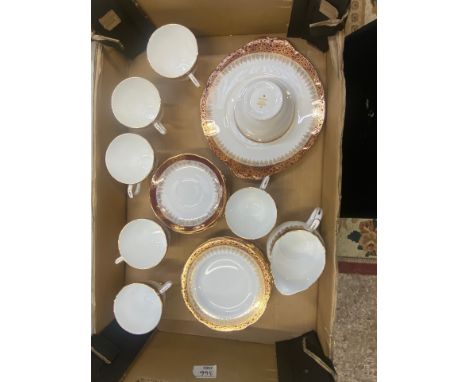 Duchess Winchester pattern tea ware to include 6 cups, saucers, 6 side plates, 1 cake plate and sugar bowl 