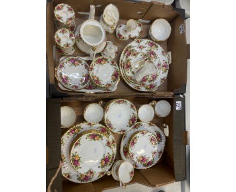 Royal Albert Old Country Roses pattern items to include 6 tea cups, 6 saucers, 8 side plates, 6 salad plates, 6 dinner plates