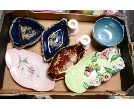 A mixed collection of items to include Carltonware &amp; Crown Devon items including vases, bowls platters etc 