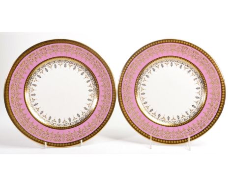 De Lamerie Fine Bone China, heavily gilded dinner plates , specially made high end quality item, Made in England, diameter 27