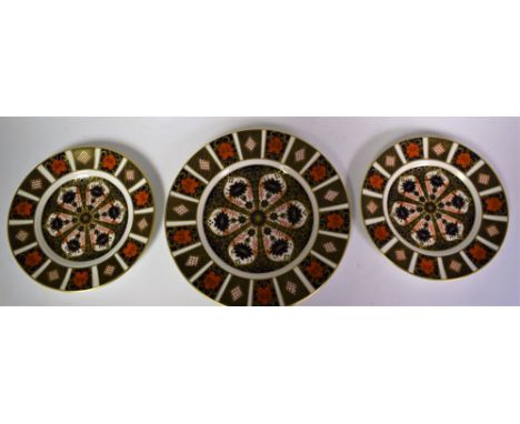 A Royal Crown Derby 1128 pattern plate, 27cm, first quality, a pair, 21.5cm, first quality (3)