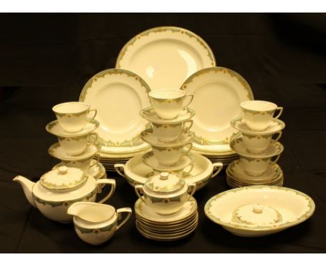 A Royal Worcester Devonshire pattern part dinner and tea service comprising dinner plates, dessert plates, side plates, teapo