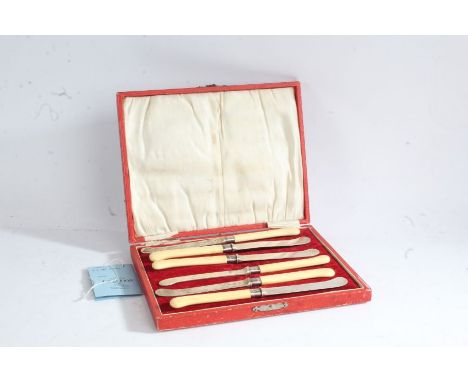 Set of six Edwardian silver bladed tea knives, Sheffield 1909, in red leather case (6)