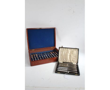 Cased set of six George V silver handled tea knives, Sheffield 1933, maker James Dixon &amp; Sons, set of six silver handled 