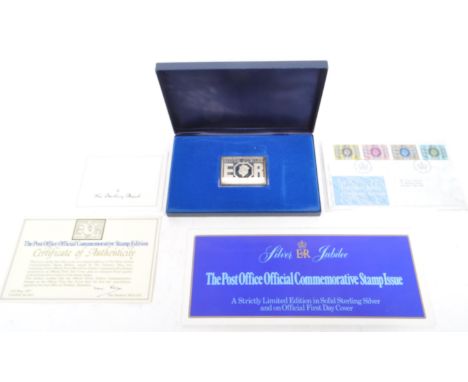 A 1977 Queen's silver jubilee anniversary commemorative edition enlarged proof quality sterling silver stamp / ingot depictin