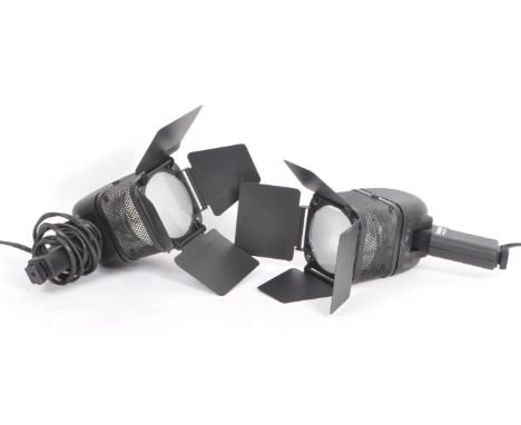 Kaiser - A pair of vintage 20th century Kaiser video light 8S theatre hand lamp lights. Having a ebonised metal body with mes