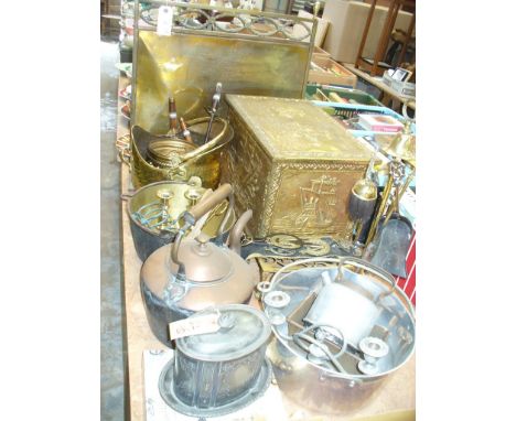 A quantity of brass and plated ware including brass fire screen, brass slipper box, brass coal helmet, skellet, copper kettle