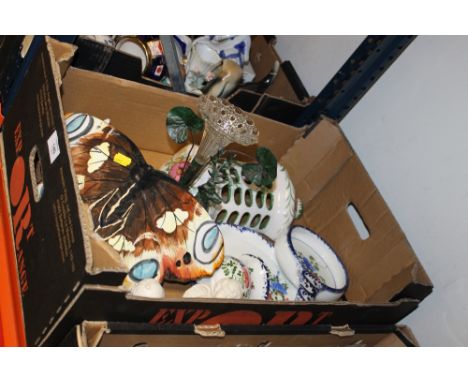 A TRAY OF CERAMIC ETC TO INC A FLUTED VASE