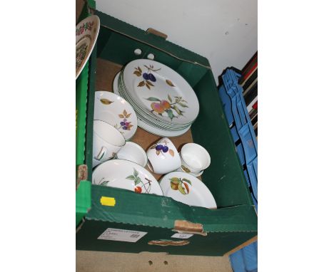 A TRAY OF ROYAL WORCESTER EVESHAM ETC