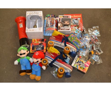 BAG CONTAINING CHILDREN'S TOYS TO INCLUDE BOXED HARRY POTTER BELL JAR, LIGHT, ROLLER SKATES, MARIO KART, PLUSH FIGURES ETC