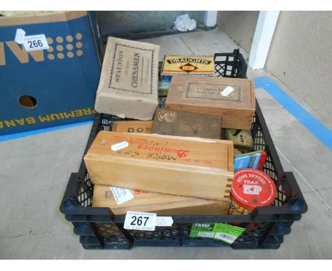 Quantity of vintage chess sets, dominoes, cribbage boards etc.