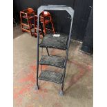 3-STEP LADDER