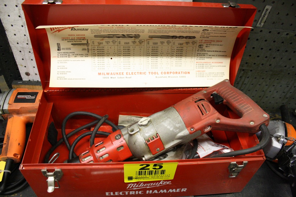 MILWAUKEE CAT. NO. 5351 HEAVY DUTY 3/4'' ROTARY HAMMER DRILL