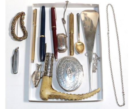A Continental silver oval snuff box, bears spurious Paris marks and French weevil import mark; a silver combination shoe horn
