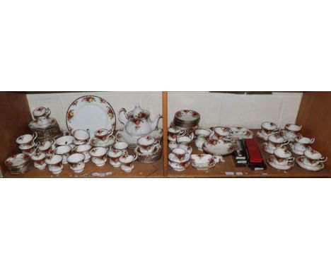 A Royal Albert ''Old Country Roses'' pattern part dinner/tea service