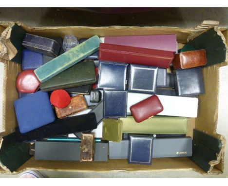 Tray of vintage jewellery/ring boxes  