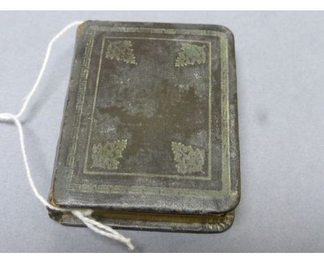 Novelty vintage compact in the form of a book 