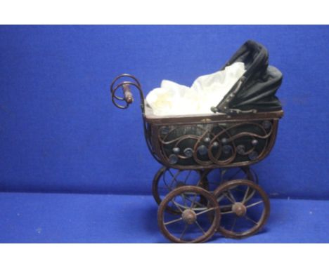 A VINTAGE DOLLS PRAM 