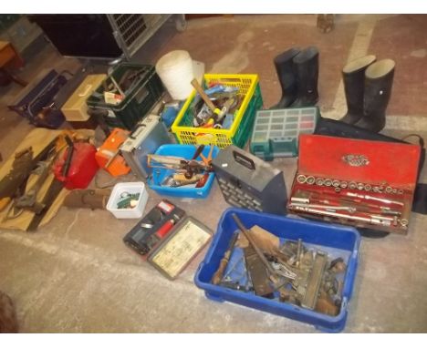 A LARGE QUANTITY OF TOOLS