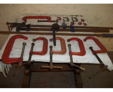A SELECTION OF LARGE AND SMALL G CLAMPS AND 3 SASH CLAMPS