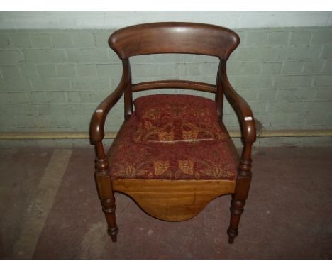 AN ANTIQUE COMMODE